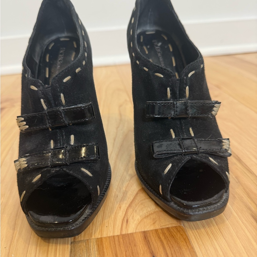 BCBGeneration Black Suede Peep Toe Heels – Size 6.5